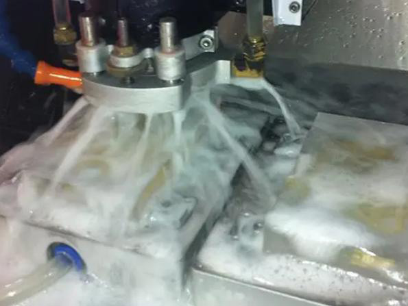 金屬加工液消泡劑應(yīng)用場景圖